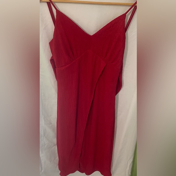 Lulus View and I cross front faux wrap midi - Picture 4 of 4